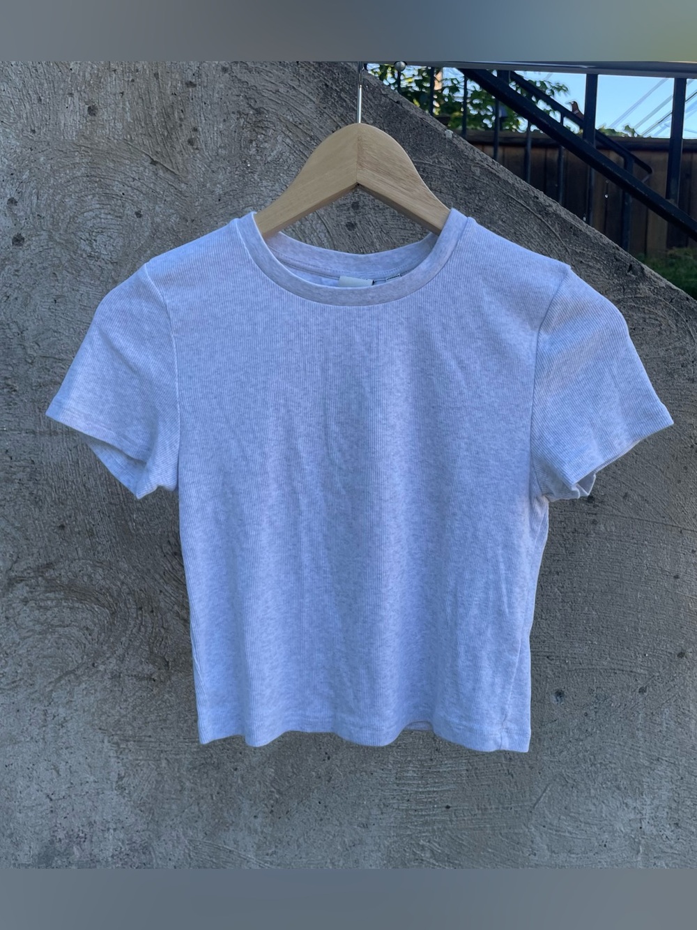 Super cute grey Aritzia tee size medium